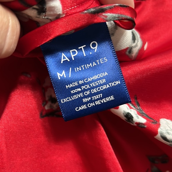 Apt 9 robe - Picture 5 of 5